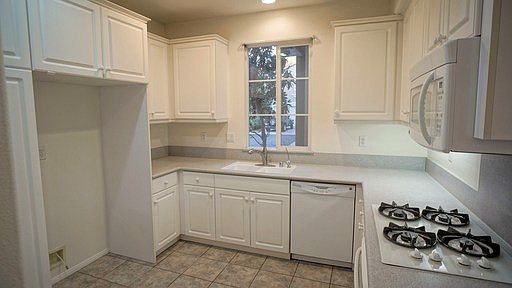 4th image of 24607 Montevista Cir