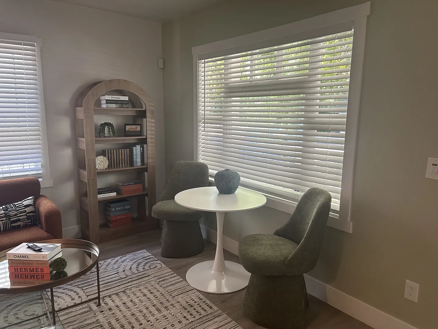 Gorgeous Central Sacramento Flat — Photo 3