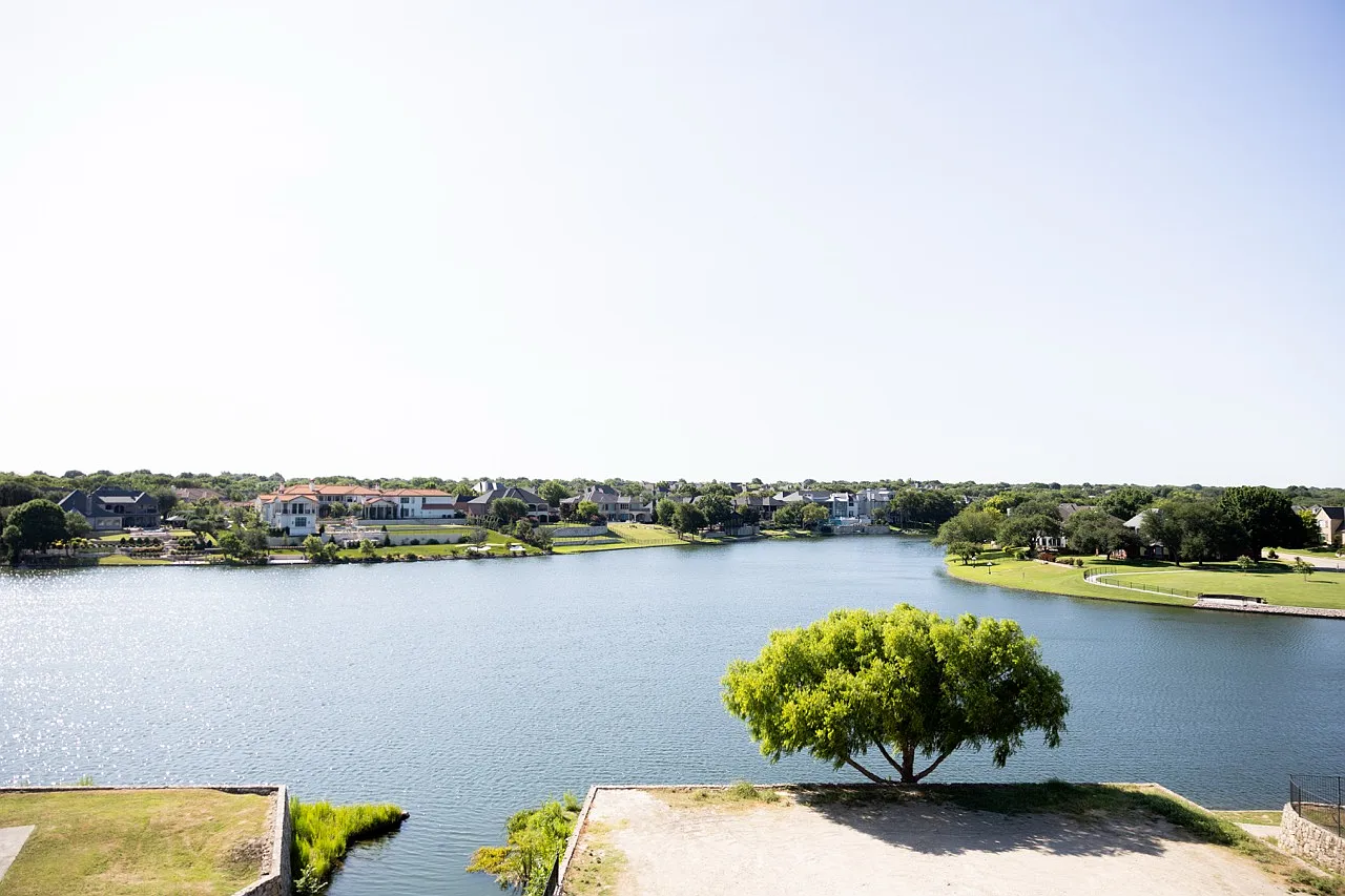 2 bed, 2.5 bath, 2319 sqft, $4,800 — Photo 4