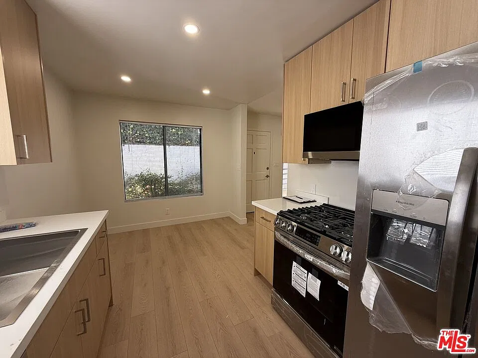 2 bed, 2.0 bath, 900 sqft, $4,495 — Photo 4
