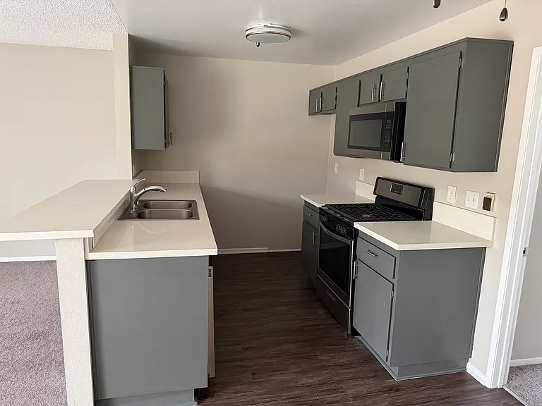 13602 Cordary Ave #16 — Photo 3