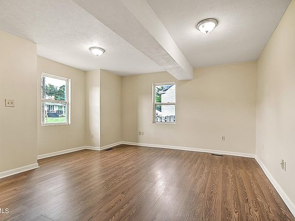 2nd image of 2609 Bloomingdale Rd