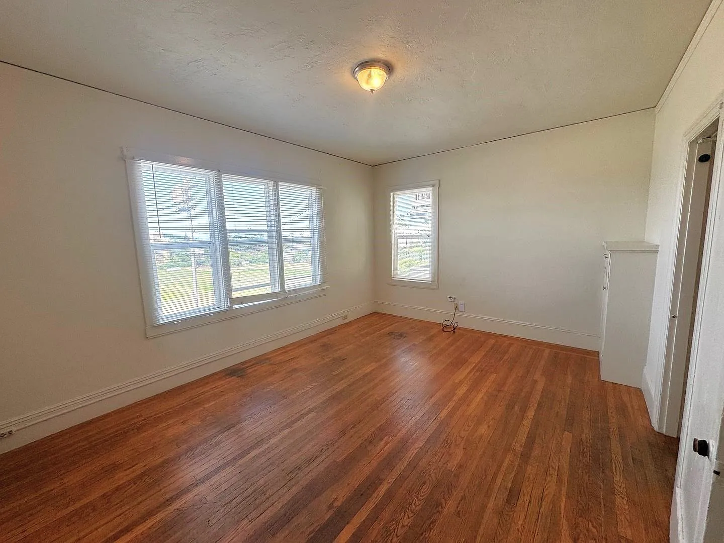 Great Deal! Just 1 block from Campus!! ~Off-street, Parking available~ Coin Laundry Onsite — Photo 2