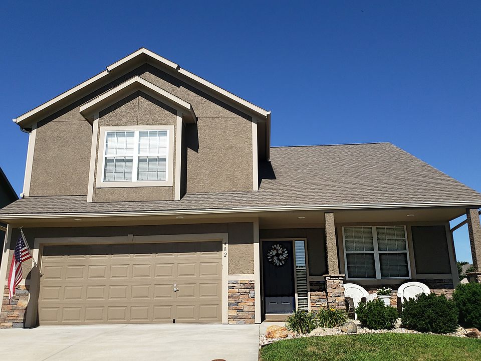 Roomy Multi-Level Home!