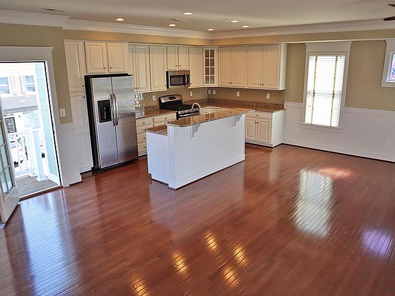 5th image of 9156 Hinks Ln