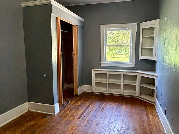 3rd image of 1348 W Kirby Pl