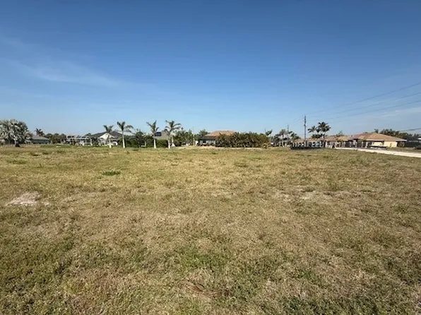 300 Broadmoor Ln, Rotonda West, FL 33947