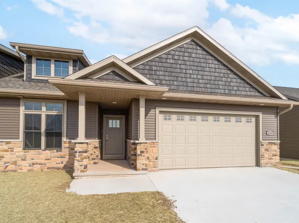 2648 Princeton Dr, Neenah, WI 54956