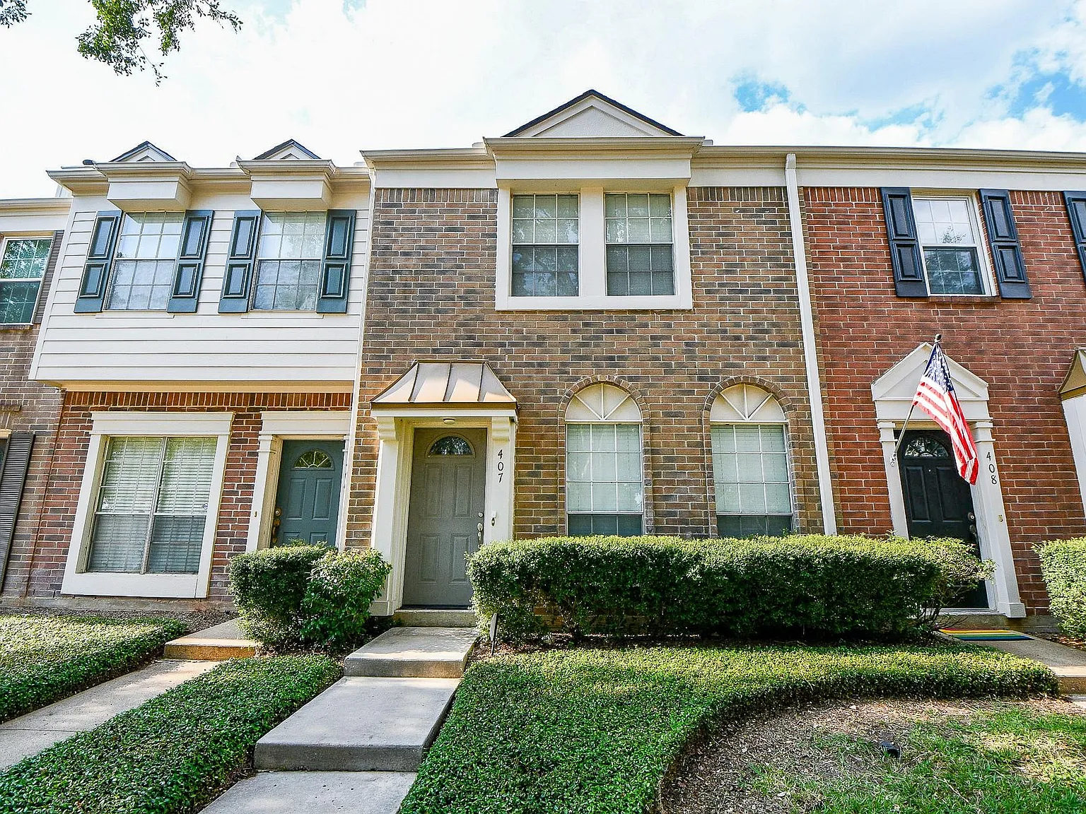 2 bed, 2.5 bath, 1152 sqft, $1,600 — Photo 1