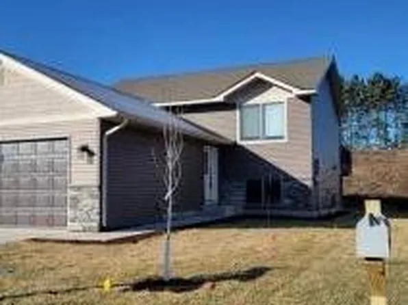 8885 Parkview Cir, Chisago City, MN 55013