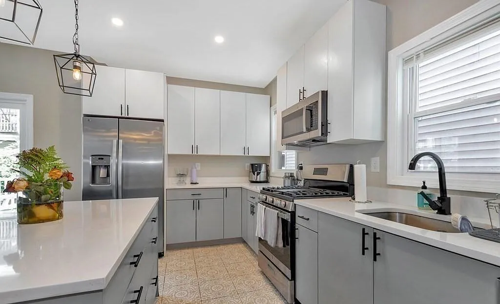 3 bed, 9999 sqft, $4,000 — Photo 1