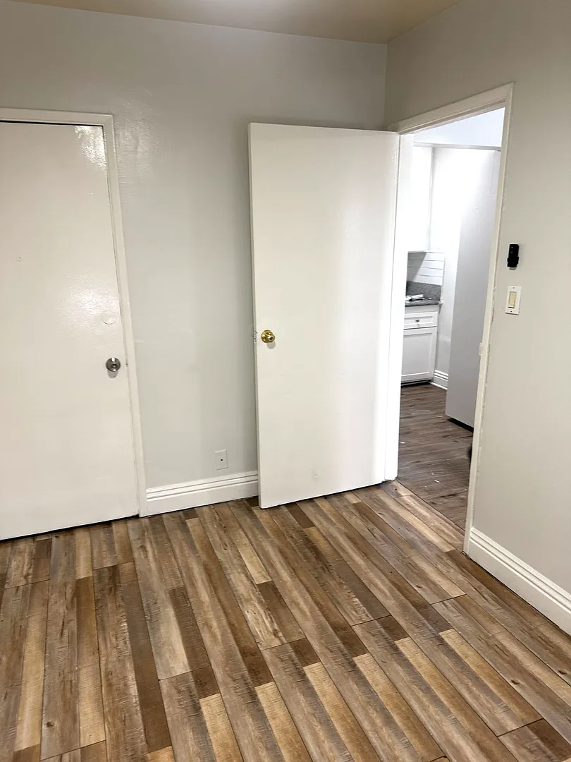2111 W. Florence Avenue — Photo 4