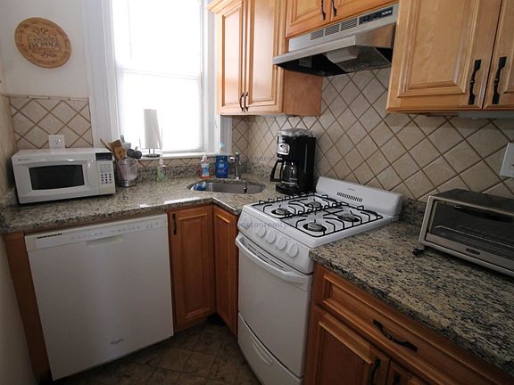 5th image of 1842 Commonwealth Ave #143