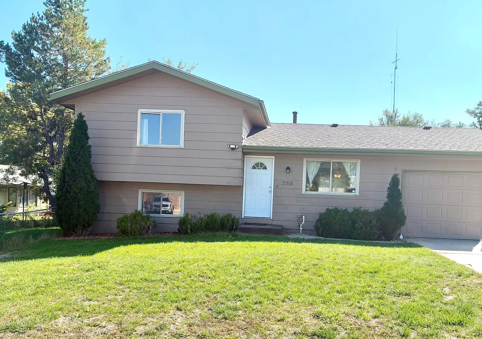 Updated 3 Bedroom Home with Large Yard — Photo 2