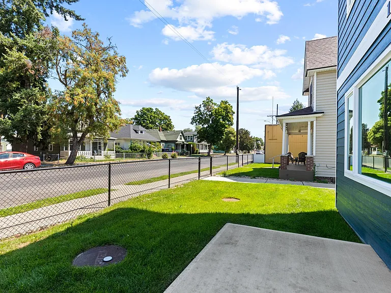 1911 W Boone Ave #1 — Photo 32