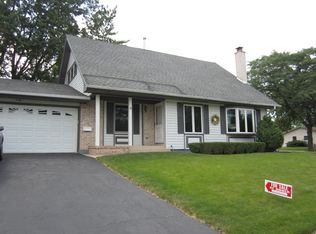 31 Kenilworth Ave, Elk Grove Village, IL 60007