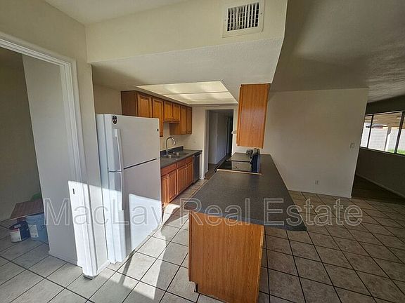 5th image of 513 N Apache Dr