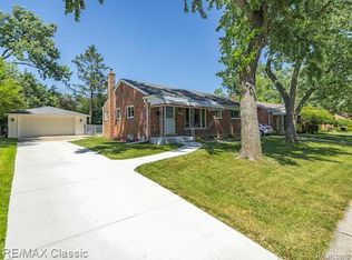 32354 Leelane Rd, Farmington, MI 48336