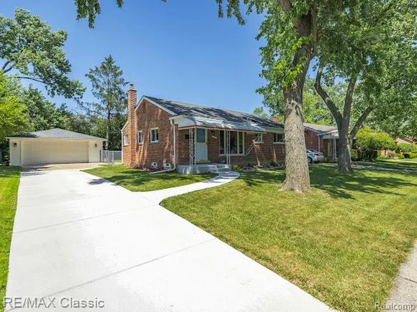 32354 Leelane Rd, Farmington, MI 48336