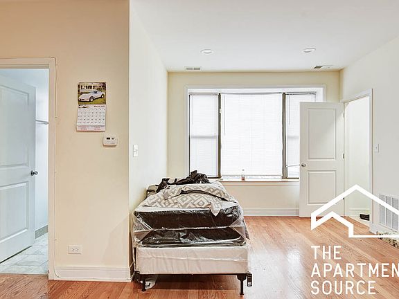 3rd image of 5207 W Belmont Ave #2B