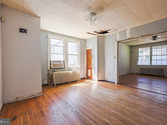 5th image of 7339 Whitaker Ave