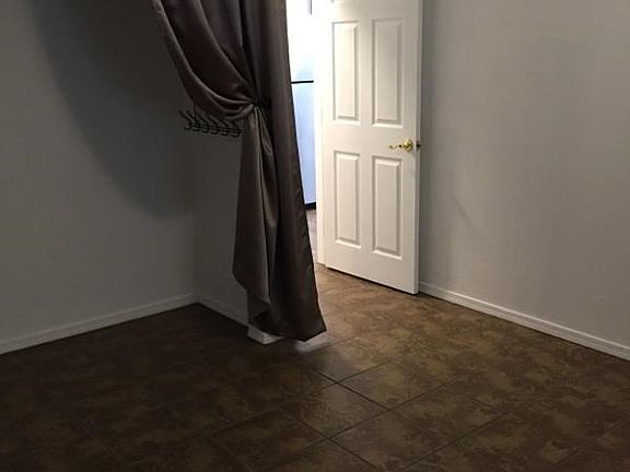 2nd image of 575 S San Mateo St #B