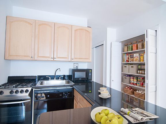 5th image of 145 W 58th St #11F
