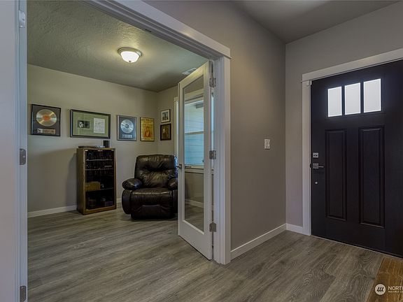 4th image of 580 Klingman Court
