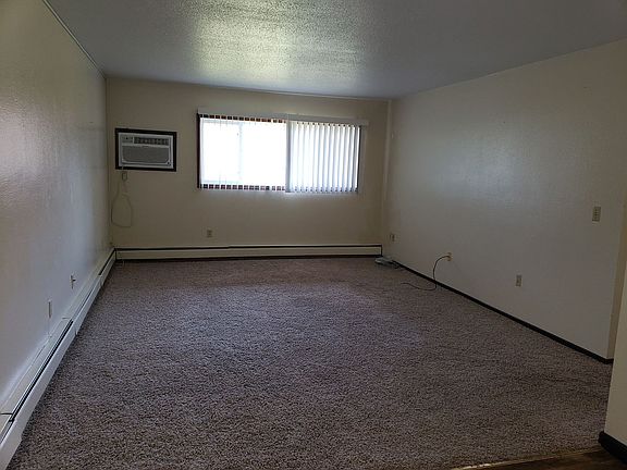 4th image of 904 13th St NE #1