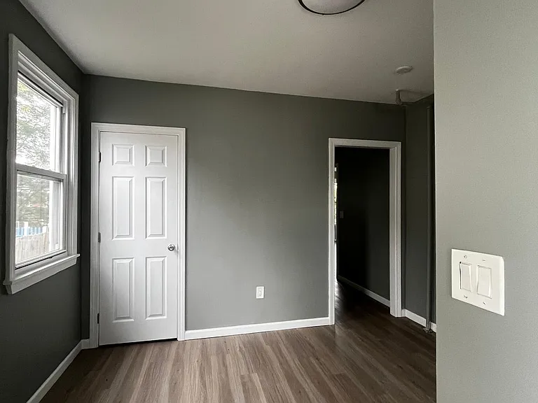 587 Arch St — Photo 3