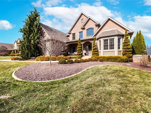 3925 Montereale Dr, Canfield, OH 44406