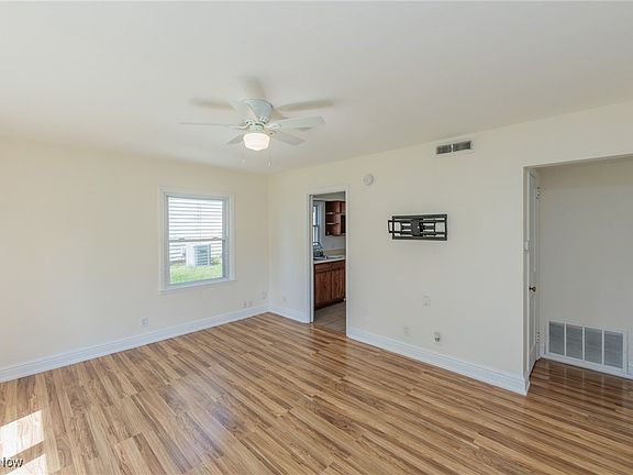2nd image of 1453 Myrtle Ave