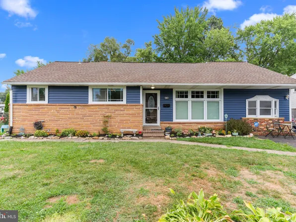 747 Spruce Rd, Warminster, PA 18974