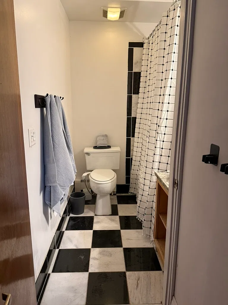 3 bed, 1000 sqft, $4,500 — Photo 4