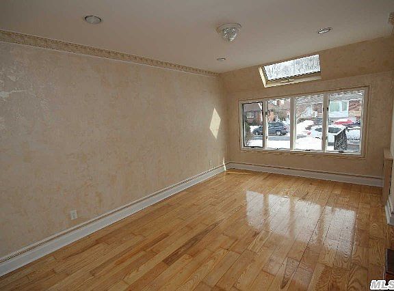 5th image of 82-20 218th St