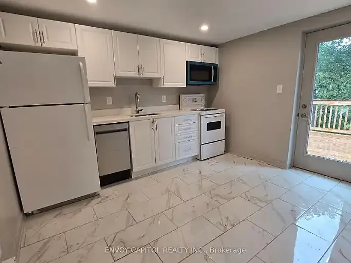 2 bed, 1.0 bath, 800 sqft, $2,500 — Photo 2
