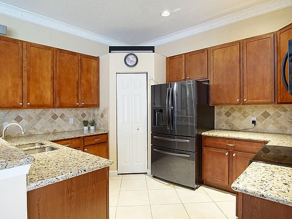 5th image of 3749 NW Royal Oak Drive