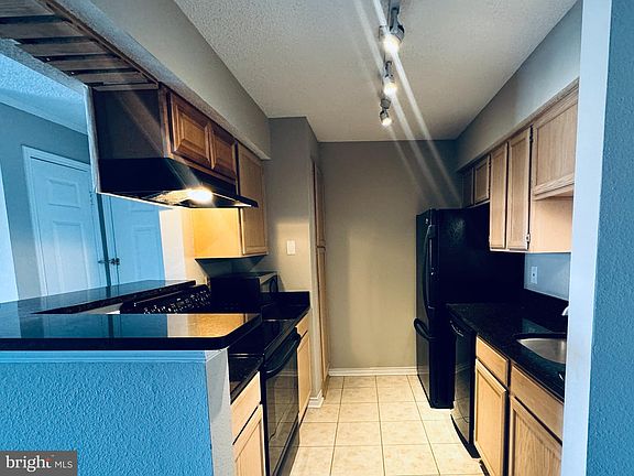 3rd image of 1539 Lincoln Way APT 204