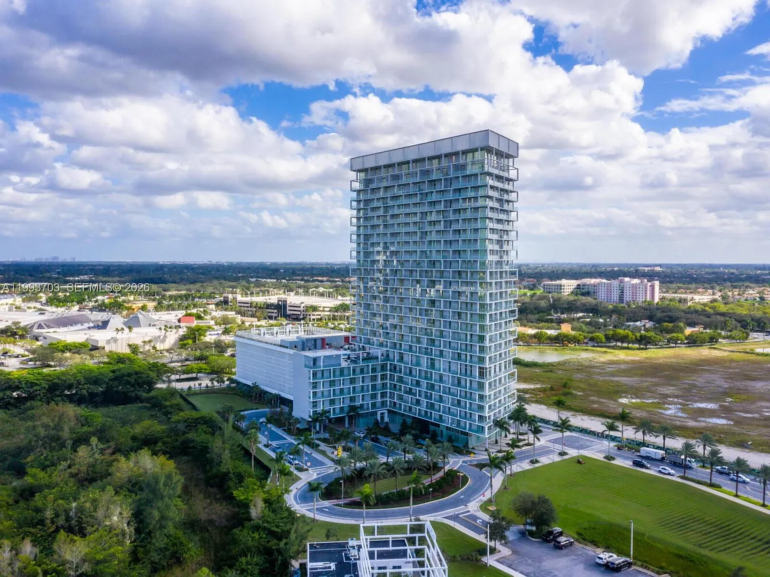 Metropica North Tower One — Photo 2