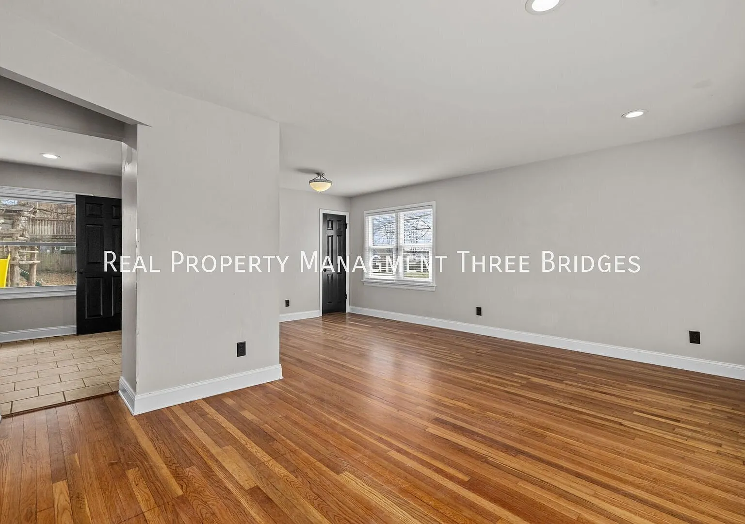 Beautiful Ballwin 3 Bedroom Home — Photo 3