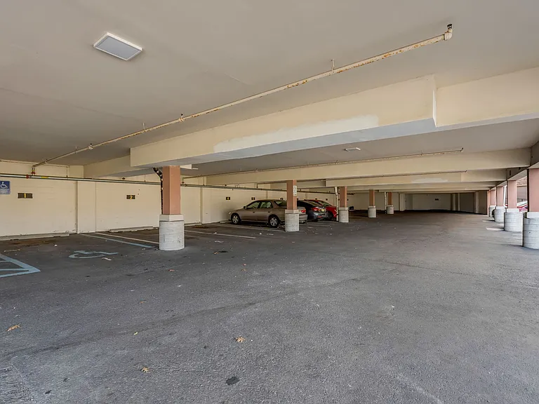 Riverside Apartments — Photo 11