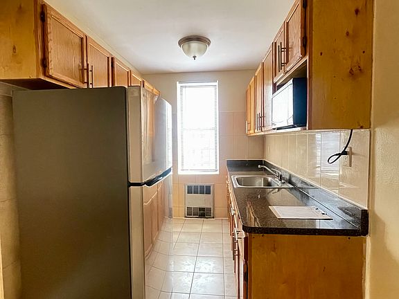 4th image of 88-25 148th St #6L