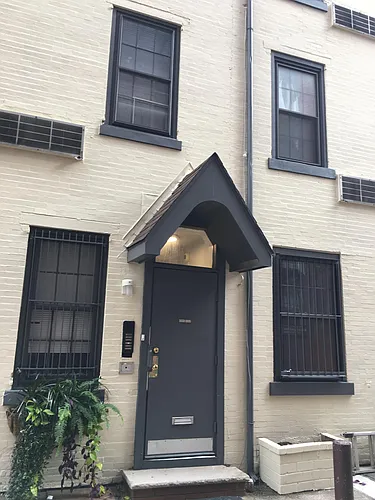 305 S Iseminger St Photo 1