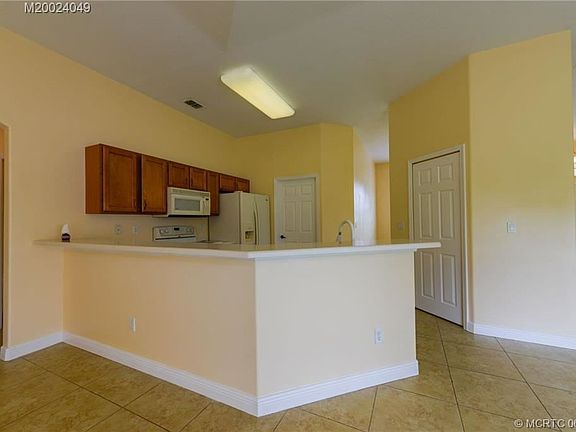 4th image of 4009 SW Cheribon St