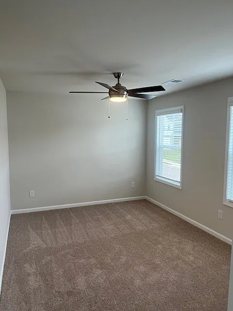 4 bed, 2300 sqft, $800 — Photo 2