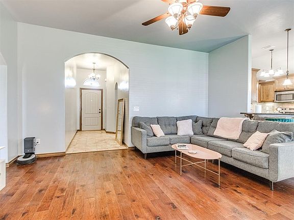 4th image of 17312 Medina Ln
