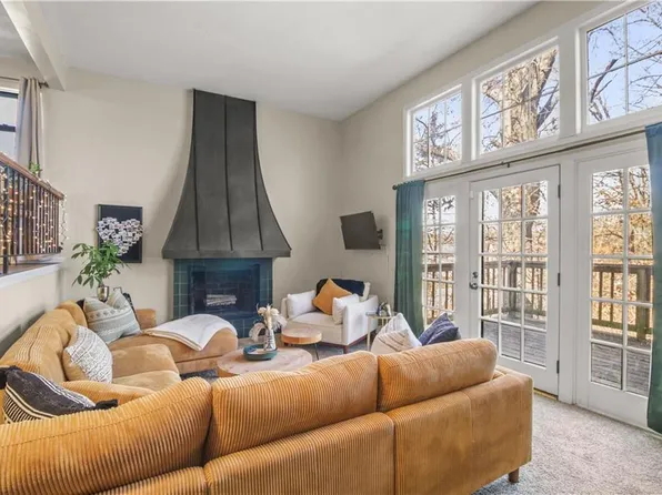 10209 Cedarbrooke Ln, Kansas City, MO 64131