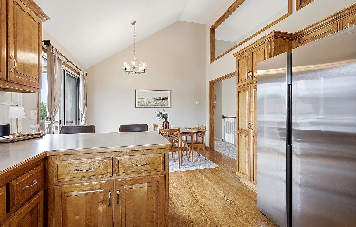 4 bed, 1651 sqft, $2,500 — Photo 4