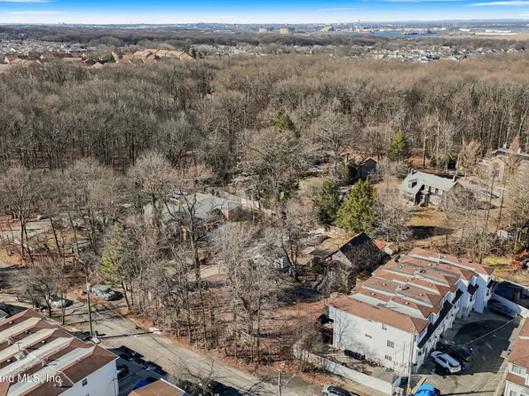 75 Halpin Ave, Staten Island, NY 10312