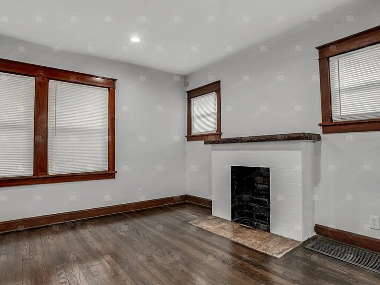 6627 Brooklyn Ave — Photo 10